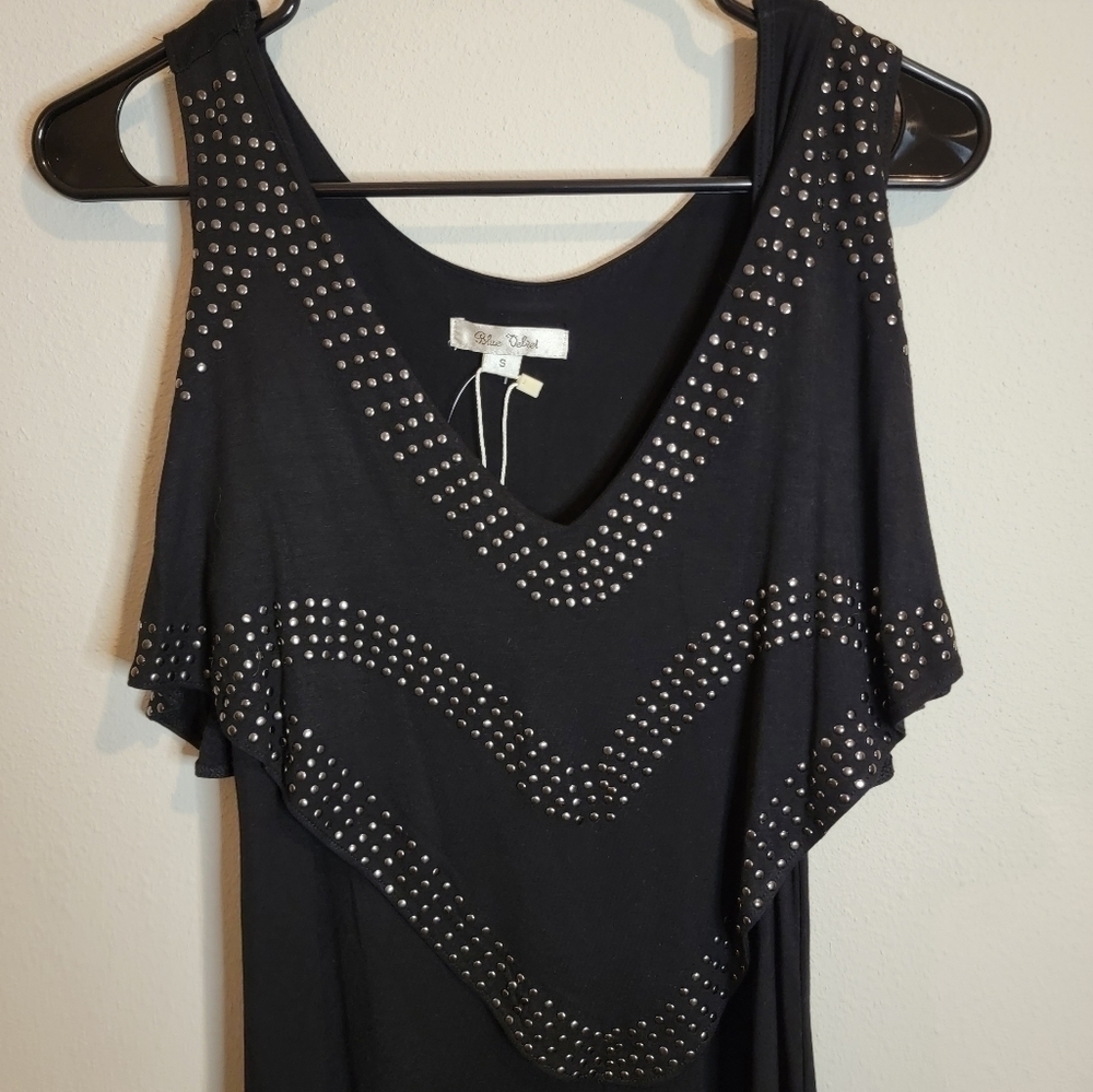 Blue Velvet NWT Black Studded Cold Shoulder top Size small - Picture 2 of 8